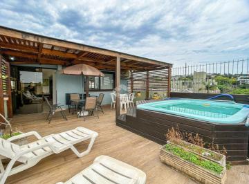 Apartamento · 220m² · 3 Quartos · 2 Vagas · Cobertura 3 dormitórios, 1 suíte,  terraço com vista e piscina , 2 vagas individuais.