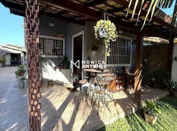 Casa · 248m² · 2 Quartos · 4 Vagas · Casa de Porteira Fechada com 2 Quartos, Suíte, Piscina e Placas Solares | Maricá