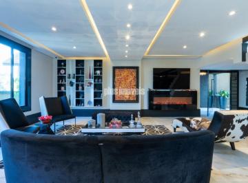 Casa · 1200m² · 5 Quartos · 6 Vagas · Casa em condomínio para locação com 5 quartos, sendo 5 suítes, 1.200m²