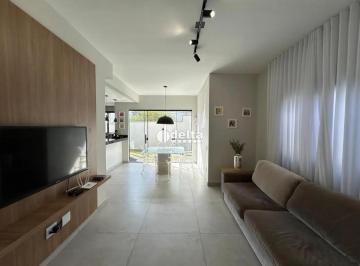 Casa · 200m² · 2 Quartos · 2 Vagas · Casa residencial mobiliada com 2 suítes disponível para locação no bairro Jardim Colina em Uberlândi