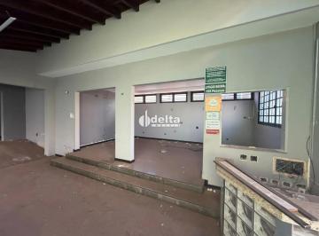 Comercial · 426m² · 4 Quartos · Casa comercial disponível para locação no bairro Centro em Uberlândia-MG
