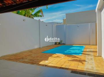 Casa · 360m² · 4 Quartos · 6 Vagas · Casa com 4 quartos sendo suíte disponível para venda no bairro Santa Mônica em Uberlândia-MG