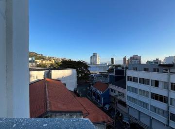 Apartamento · 33m² · 1 Quarto · 1 Vaga · Apartamento de 1 dormitório, sacada, vista livre, com 1 vaga garagem coberta,, ideal airbnb