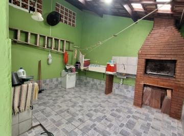 Casa · 67m² · 2 Quartos · 2 Vagas · Casa 2 Dorms Com Churrasqueira! Excelente Localização! - IST187