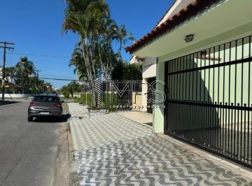 Casa · 196m² · 3 Quartos · 2 Vagas · Espaçosa Casa Isolada à Venda em Flórida, Praia Grande - 3 Quartos