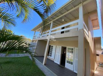 Casa · 150m² · 4 Quartos · 2 Vagas · Casa à venda no Centro de Garopaba - a 2 quadras do mar!