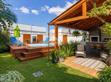 Casa · 185m² · 3 Quartos · 3 Vagas · Sobrado mobiliado com piscina privativa, 3 dormitórios e suíte - Porteira Fechada