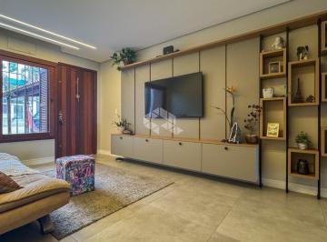 Casa · 188m² · 3 Quartos · Casa totalmente reformada no bairro Santo Antônio, em Porto Alegre, localizada ao lado do Colégio La