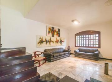 Casa · 323m² · 3 Quartos · 2 Vagas · Casa com 3 dormitórios (1 suíte) e 2 vagas no Jardim Sabará - Porto Alegre