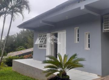 Casa · 70m² · 2 Quartos · 1 Vaga · Casa local alto com vista, 2 quartos, 2banheiros, 1 suíte.