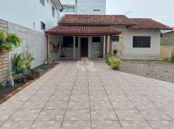 Casa · 150m² · 3 Quartos · 5 Vagas · Casa de 3 Quartos em Terreno de Fácil Acesso à BR