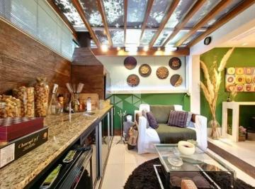 Casa · 241m² · 3 Quartos · 2 Vagas · Casa em condomínio, 241m2 privados e garagem para 2 veículos no Teresópolis