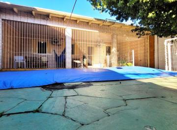 Casa · 178m² · 3 Quartos · Casa térrea com 3 dormitórios, piscina e duas vagas em Gravataí