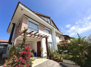 Casa · 169m² · 5 Quartos · 3 Vagas · Casa à Venda no Pântano do Sul com 5 Quartos, 166 m², a 350 Metros da Praia - Porteira Fechada e Exc