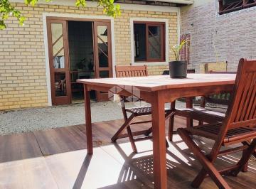 Casa · 68m² · 2 Quartos · 2 Vagas · Casa à Venda com Amplo Terreno em Rua Sem Saída - Conforto, Tranquilidade e Excelente Espaço Externo