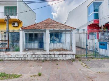 Casa · 217m² · 3 Quartos · 7 Vagas · Casa com pátio , vaga de garagem próximo ao Hospital Conceiçaõ