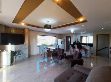 Casa · 154m² · 3 Quartos · 4 Vagas · Casa Sobrado 3 dormitórios sendo 1 suíte e 5 banheiros.