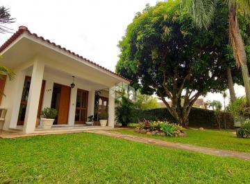 Casa · 237m² · 3 Quartos · 4 Vagas · Casa a venda no Alto da Colina em Camobi
