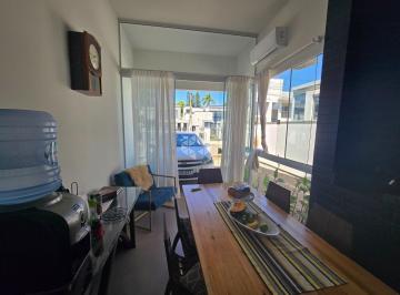 Casa · 135m² · 3 Quartos · 1 Vaga · CASA COM 3 QUARTOS SENDO 1 SUÍTE EM TIJUCAS SC, BAIRRO CENTRO À VENDA.