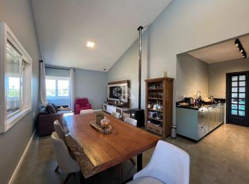 Casa · 210m² · 3 Quartos · 2 Vagas · Casa de esquina com 3 quartos sendo 1 suíte, piscina e energia solar à venda no Floresta em Lajeado/
