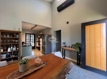 Casa · 210m² · 3 Quartos · 2 Vagas · Casa de esquina com 3 quartos sendo 1 suíte, piscina e energia solar à venda no Floresta em Lajeado/