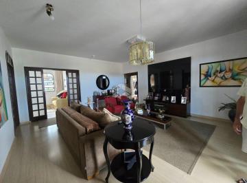 Casa · 332m² · 4 Quartos · 4 Vagas · CASA COM 4 QUARTOS SENDO 1 SUÍTE EM TIJUCAS SC, BAIRRO CENTRO À VENDA.