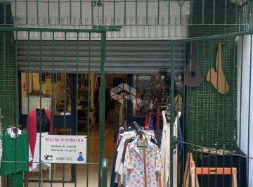 Comercial · 55m² · 1 Quarto · Loja térrea, de frente para a rua,a venda com 60 m² no bairro Floresta