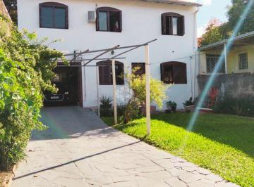 1 · Sobrado 3 Dormitórios com Pátio e Garagem para 2 Carros no Jardim Carvalho