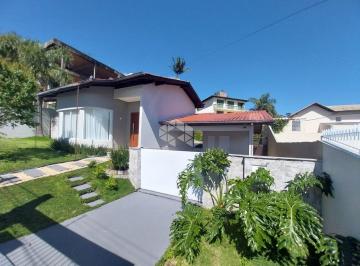 Casa · 154m² · 3 Quartos · 4 Vagas · Casa com 3 Quartos, Suíte, Piscina e Terreno de 494 m² à Venda no Centro de Florianópolis/SC