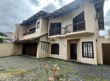 Casa · 275m² · 3 Quartos · 6 Vagas · Sobrado à venda no Saguaçu