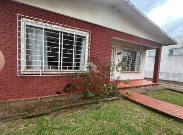 Casa · 564m² · 4 Quartos · 4 Vagas · Casa com 4 dormitórios/quartos e 4 vagas próxima ao centro de Vacaria!