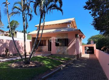 Casa · 175m² · 3 Quartos · 2 Vagas · Casa a venda com 3 quartos, 2 vagas, espaçosa com pátio amplo, piscina e excelente localização próxi