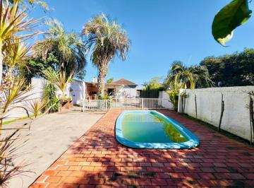 Casa · 173m² · 3 Quartos · 4 Vagas · Casa térrea de esquina com excelente espaço conforto e um ótimo custo benefício