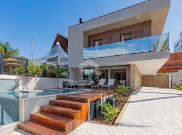 Casa · 181m² · 4 Quartos · 3 Vagas · Casa Beira Mar em Bombinhas