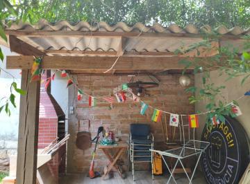 Terreno · 70m² · 2 Quartos · 2 Vagas · Terreno com casa de 2 dormitórios, 2 vagas, piscina, quiosque com churrasqueira e pátio