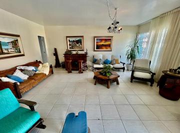 Casa · 198m² · 7 Quartos · 3 Vagas · CASA AMPLA 7 QUARTOS COM SUÍTE E 3 VAGAS NO SANTA MÔNICA FLORIANÓPOLIS