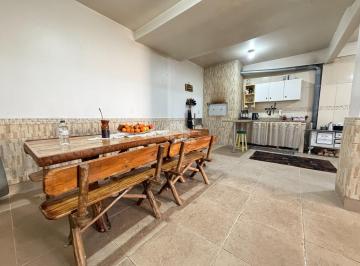 Casa · 179m² · 3 Quartos · 4 Vagas · Casa de 3 dormitorios.Suíte.Pátio.Área de Lazer com Churrasqueira no Bairro Rio Branco Canoas