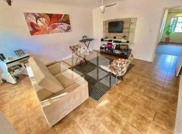 Casa · 182m² · 4 Quartos · 2 Vagas · Casa com quatro dormitórios em Capoeiras