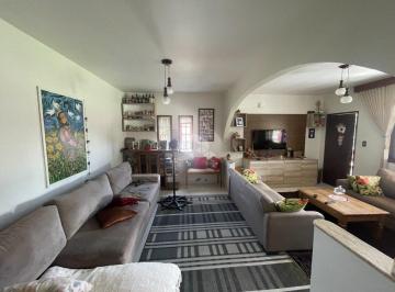 Casa · 217m² · 3 Quartos · 2 Vagas · CASA 3 QUARTOS 1 SUÍTE 2 VAGAS EM LOCALIZAÇÃO PRIVILEGIADA NO ITACORUBI FLORIANÓPOLIS