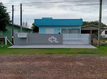 Casa · 160m² · 4 Quartos · 2 Vagas · Casa com 1 suíte na praia de Passo de Torres.