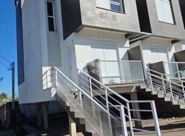 Casa · 80m² · 2 Quartos · 2 Vagas · Sobrado de 3 andares, 2 quartos, bairro Santa Catarina