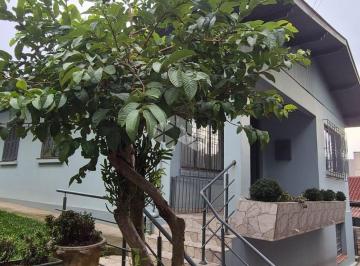 Casa · 206m² · 3 Quartos · Casa com 2 suítes no Centro de Farroupilha