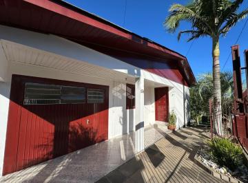 Casa · 135m² · 3 Quartos · 1 Vaga · Casa com três dormitórios no bairro primeiro de Maio em Farroupilha