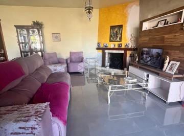 Casa · 209m² · 3 Quartos · 3 Vagas · Casa com 3 Quartos no Centro de Montenegro - R$ 690.000