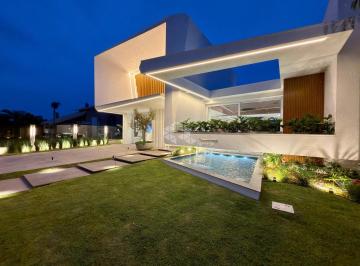 Casa · 305m² · 4 Quartos · 2 Vagas · Casa térrea de alto padrão, 4 suítes sendo 1 master, mobiliada e decorada, piscina e espelho d'gua ,