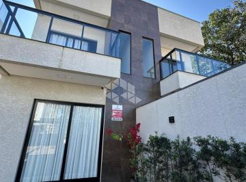 Casa · 90m² · 2 Quartos · 1 Vaga · Casa Mobiliada com 2 Suítes a 300 Metros do Mar em Bombinhas