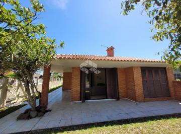 Casa · 139m² · 4 Quartos · 2 Vagas · Casa 4 dormitórios, sendo 1 suíte, próxima ao mar, na praia de Rainha do Mar em Xangri-Lá