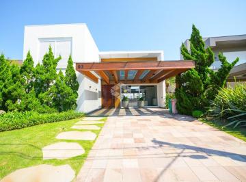 Apartamento · 355m² · 4 Quartos · 2 Vagas · Sobrado 4 suítes, sendo uma com closet e hidromassagem e outra térrea, piscina aquecida beira lago n