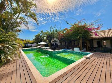 Casa · 275m² · 4 Quartos · Casa 4 dormitórios/quartos, com amplo pátio, paisagismo e piscina aquecida, mobiliada em Atlântida -