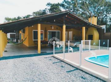 Casa · 190m² · 2 Quartos · 3 Vagas · Casa Mobiliada com 2 Dormitórios (1 Suíte) no Mariscal em Bombinhas SC